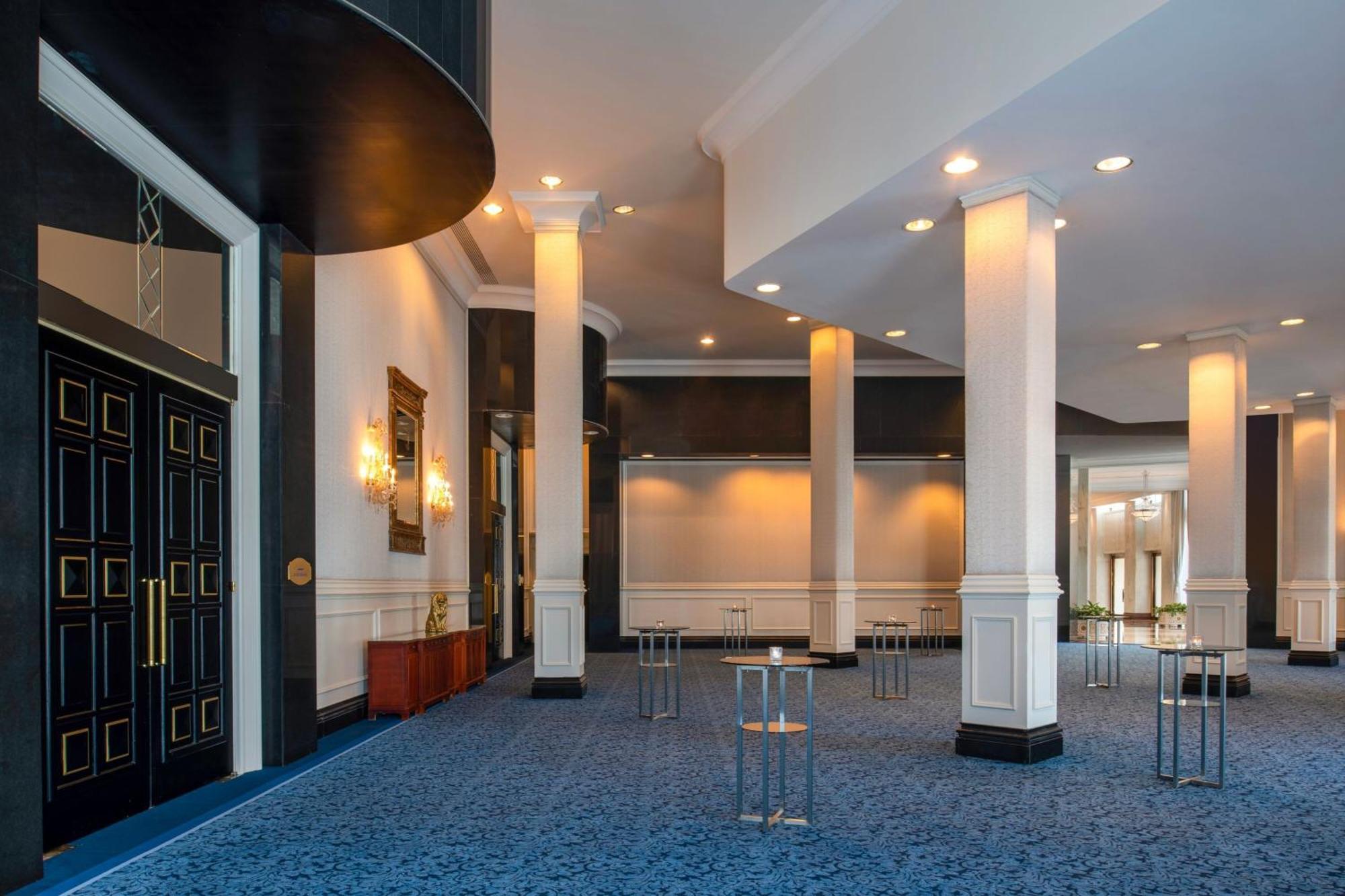 The Ritz-carlton,