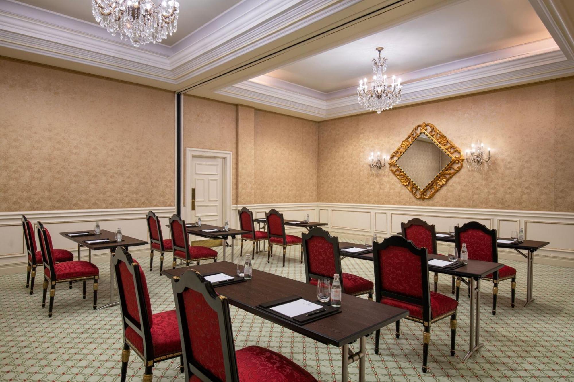 The Ritz-carlton, Hotel
